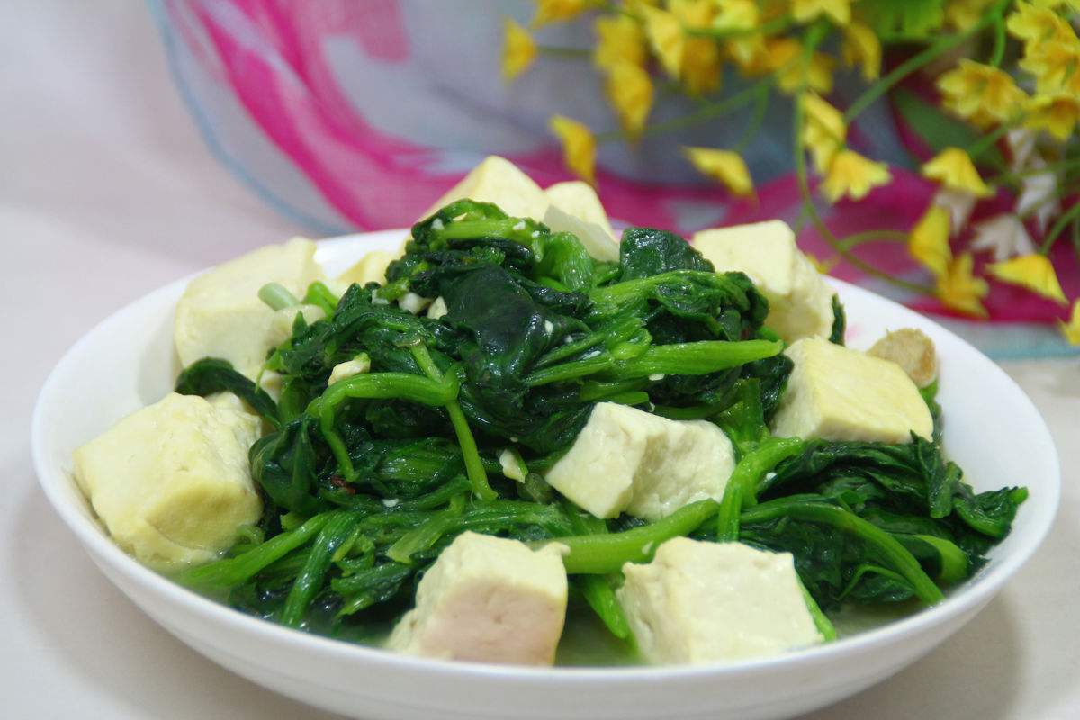 菠菜豆腐能一起吃吗