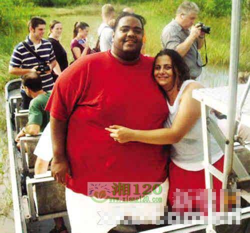 美国小伙一年内减肥195公斤 公布秘诀