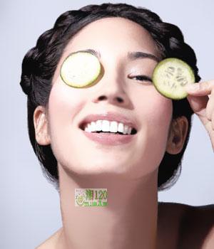 只用黄瓜不能根本解决眼部问题