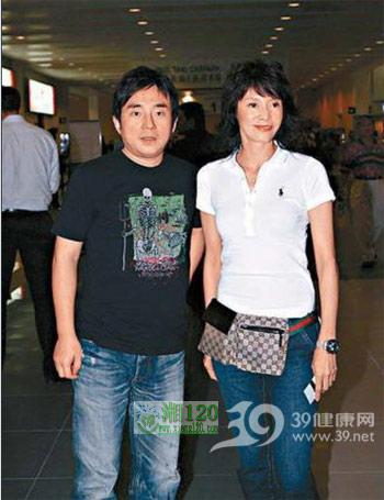 郑裕玲否认为情消瘦 “我减肥只为穿珠片裙”
