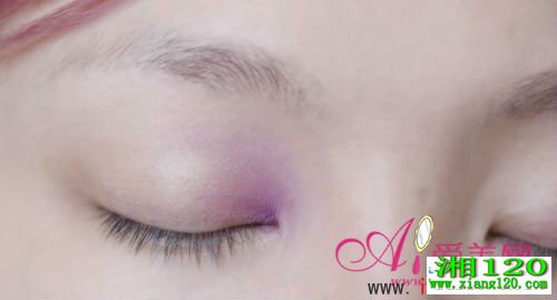 眼影化妆技巧 给眼帘蒙上彩虹的色彩