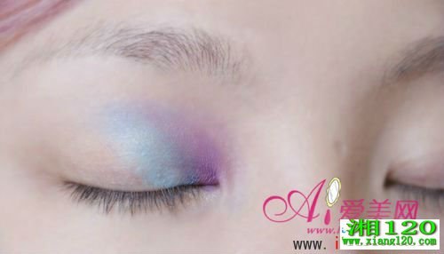 眼影化妆技巧 给眼帘蒙上彩虹的色彩