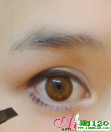 化妆很简单 1分钟就能打造的大眼妆