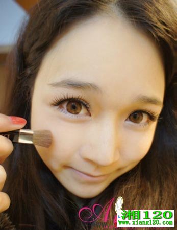 化妆很简单 1分钟就能打造的大眼妆