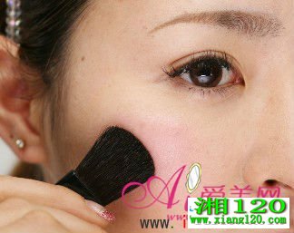 烈日都是浮云 不惧汗水的化妆技巧