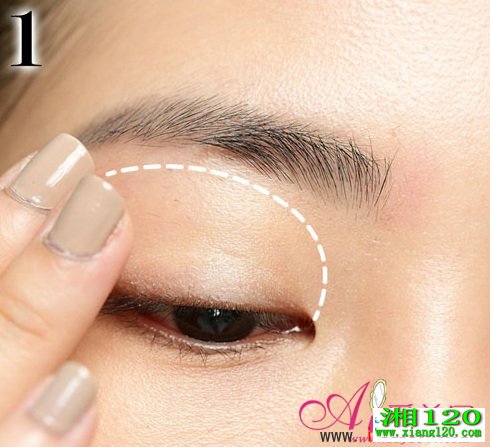 夏天最百搭 淡似无妆灰褐色淡妆