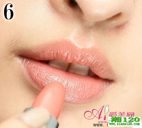 夏天最百搭 淡似无妆灰褐色淡妆