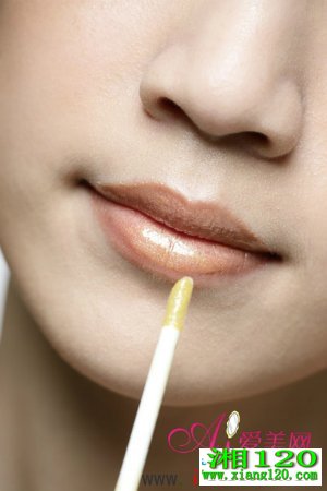 蓝色眼线画法 打造摩洛哥女郎眼妆