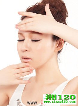 额头和下巴是重点