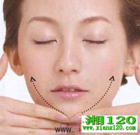 按揉脸部