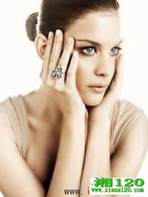 揭穿保湿5大谎言 巧过冬季水嫩嫩点击图片进入下一页