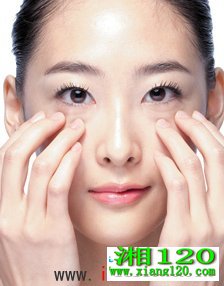 眼袋产生的原因比重