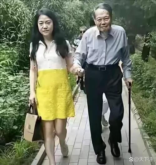 雅漾喷雾怎么用 雅漾喷雾多少钱一瓶 雅漾喷雾怎么用 雅漾喷雾多少钱一瓶