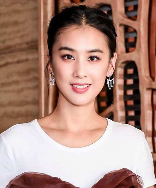 丰胸霜额什么妙用 常用抬头挺胸做个自信女人 丰胸霜额什么妙用 常用抬头挺胸做个自信女人