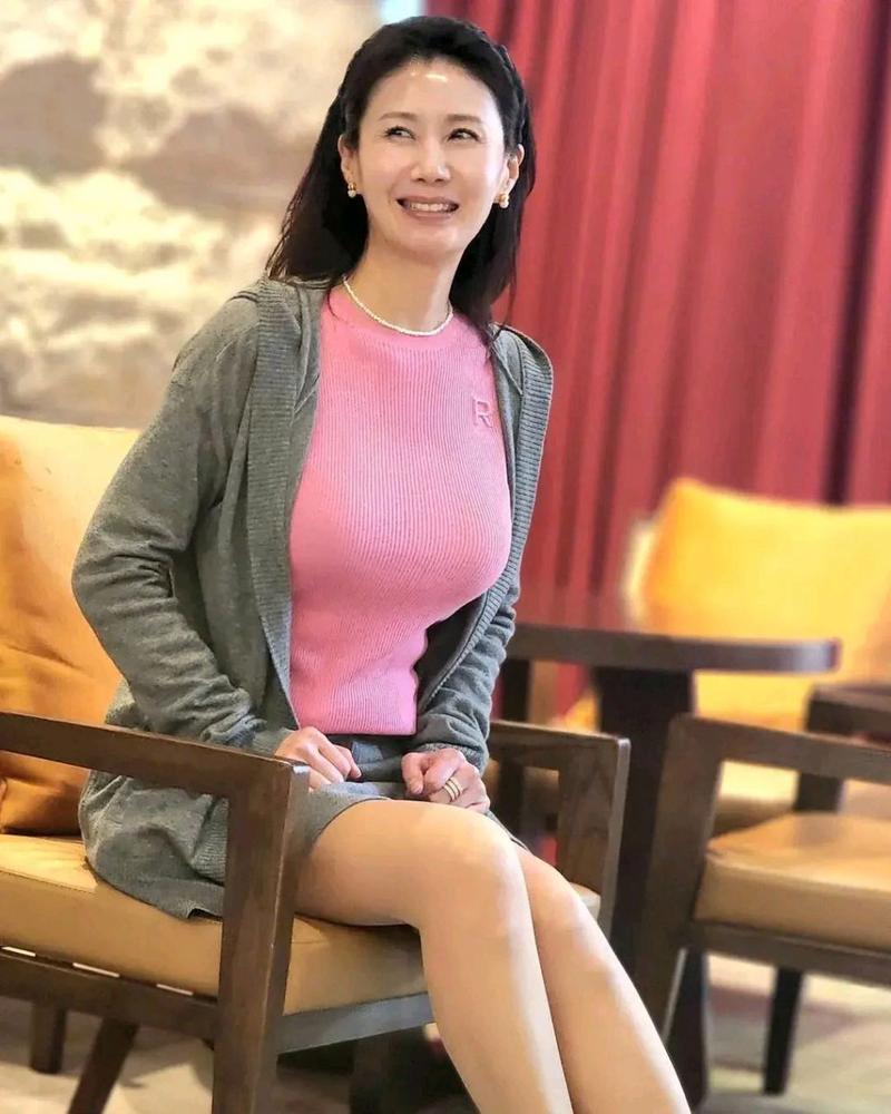 岳丽娜多少岁 岳丽娜什么时候结婚的 岳丽娜多少岁 岳丽娜什么时候结婚的