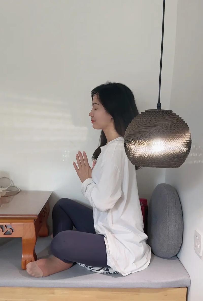 李现故宫雪中独自拍片半小时 明星低调行为获游客称赞 李现故宫雪中独自拍片半小时 明星低调行为获游客称赞