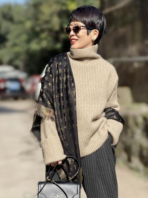 A股收评创业板指跌近1.8% 大消费板块逆市走强 A股收评创业板指跌近1.8% 大消费板块逆市走强