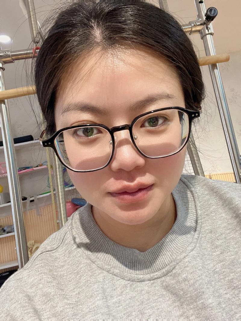 口腔内长了一个黑色的血泡 口腔内长了一个黑色的血泡