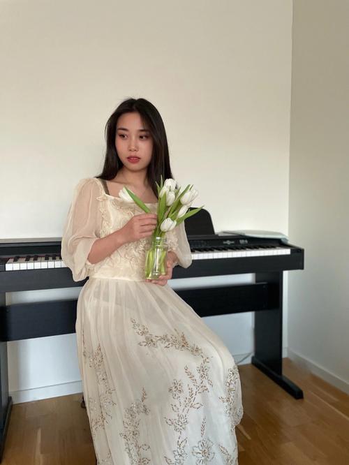 ��������Ƕ����� ��ʮ������Ů��������һ����ˮ��