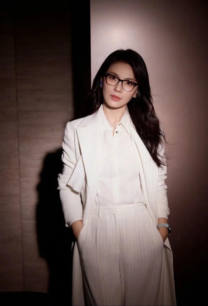 王菲谢霆锋再现经典牵手 王菲谢霆锋再现经典牵手