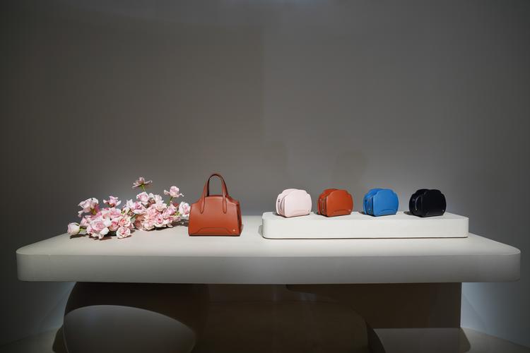 ��Ա��ӱ����ֱ��