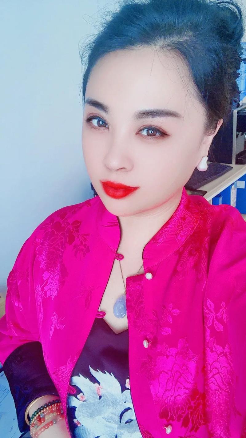 何鸿是几国混血 何鸿几国血统 何鸿是几国混血 何鸿几国血统