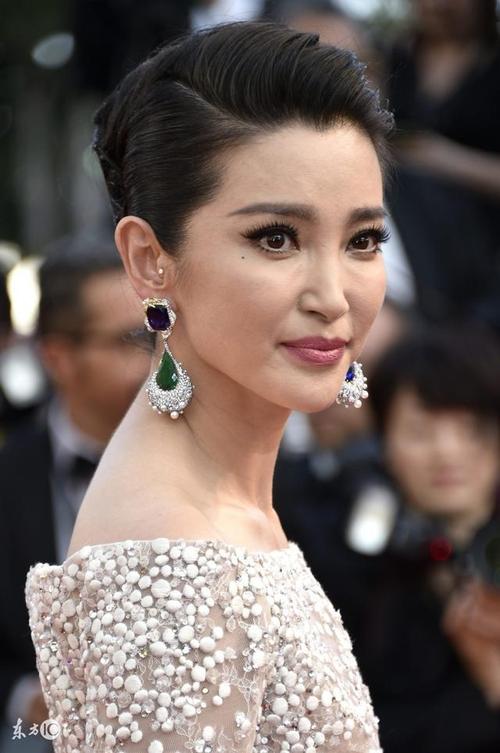 破壁松花粉和国珍松花粉哪个效果更好 国珍松花粉值得信赖 破壁松花粉和国珍松花粉哪个效果更好 国珍松花粉值得信赖