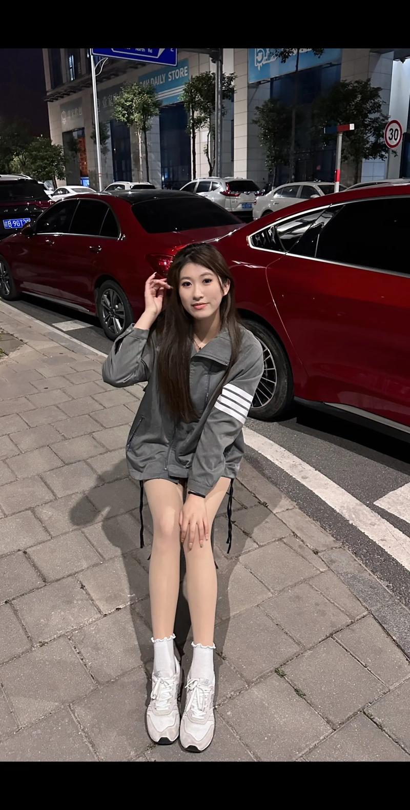 月子里右腿膝盖内侧疼痛怎么办 月子里右腿膝盖内侧疼痛怎么办