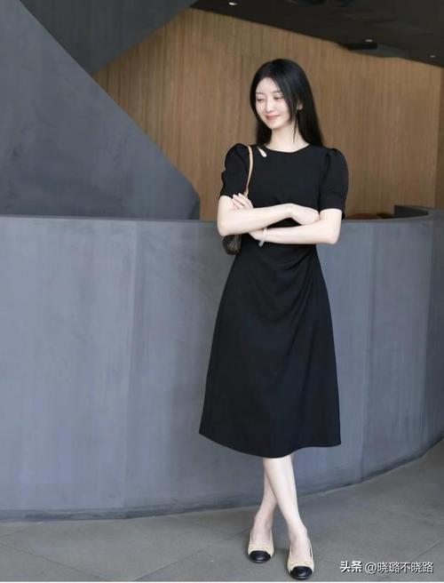 用眼霜后眼袋更大是过敏吗 用眼霜后眼袋更大是过敏吗