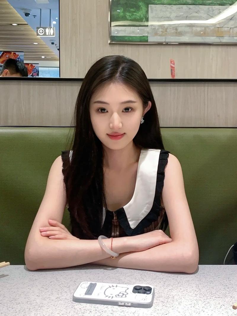 ����������4������