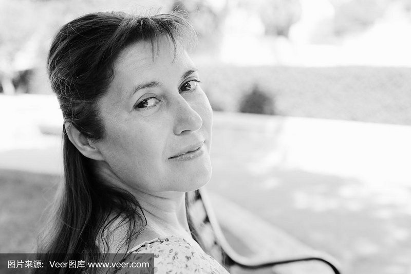 翘二郎腿有什么危害 不知危害竟然这么大 翘二郎腿有什么危害 不知危害竟然这么大