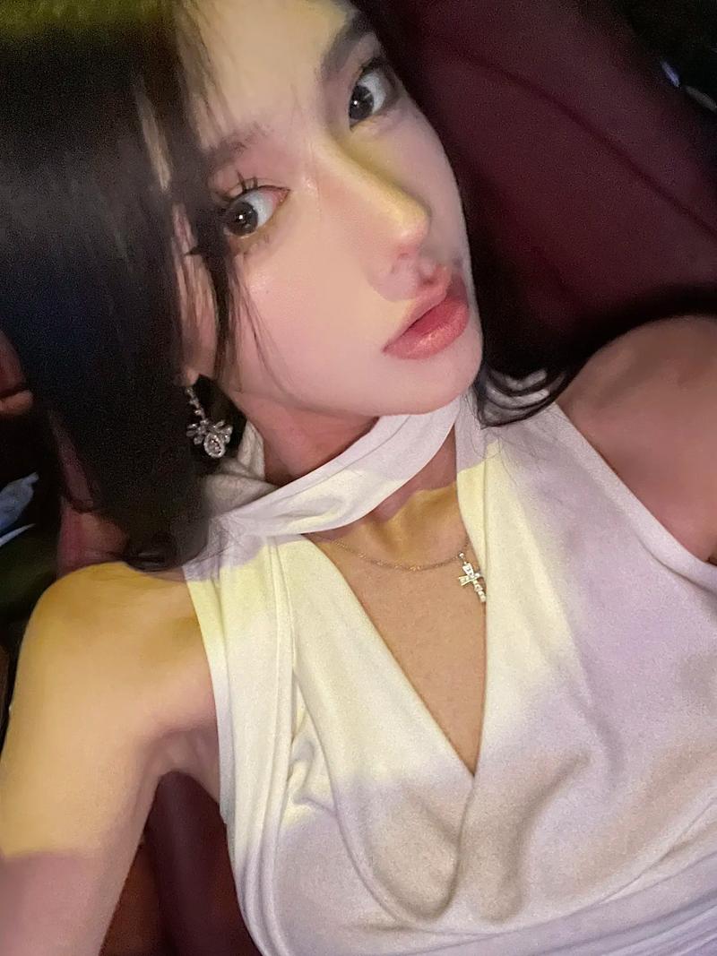 李乃文现任妻子黄曼还是杨婷 李乃文现任妻子黄曼还是杨婷