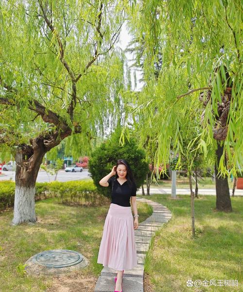 阴囊长很多小水痘怎么回事 阴囊长很多小水痘怎么回事