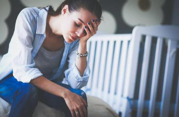 找出眼睛肿的根本原因 彻底摆脱浮肿烦恼 找出眼睛肿的根本原因 彻底摆脱浮肿烦恼