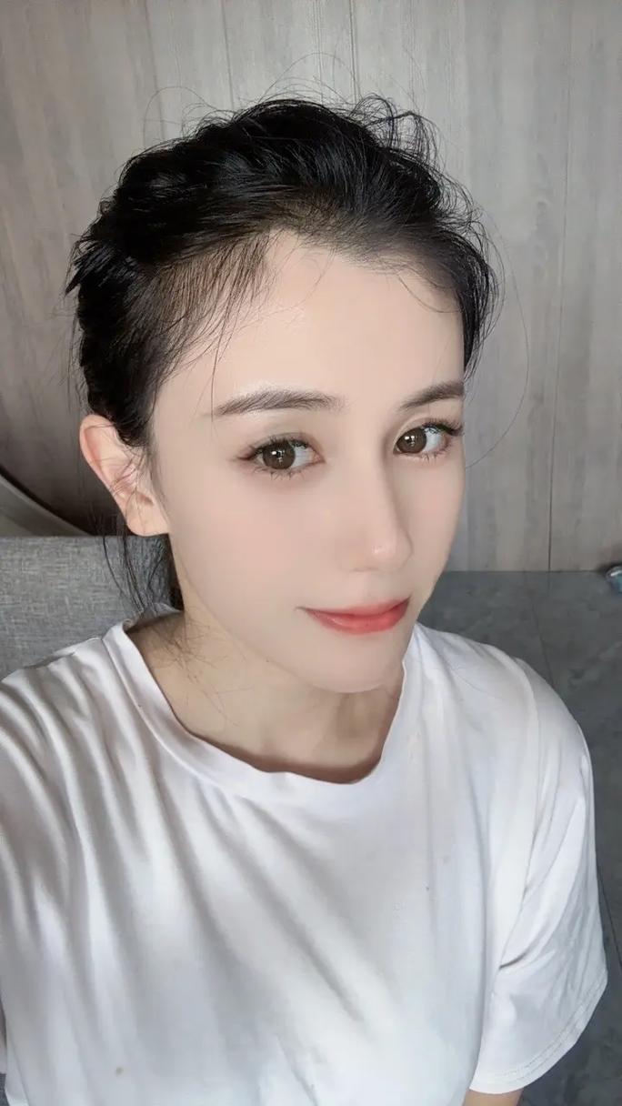 王冠和小尼住在一起了吗 王冠和小尼住在一起了吗