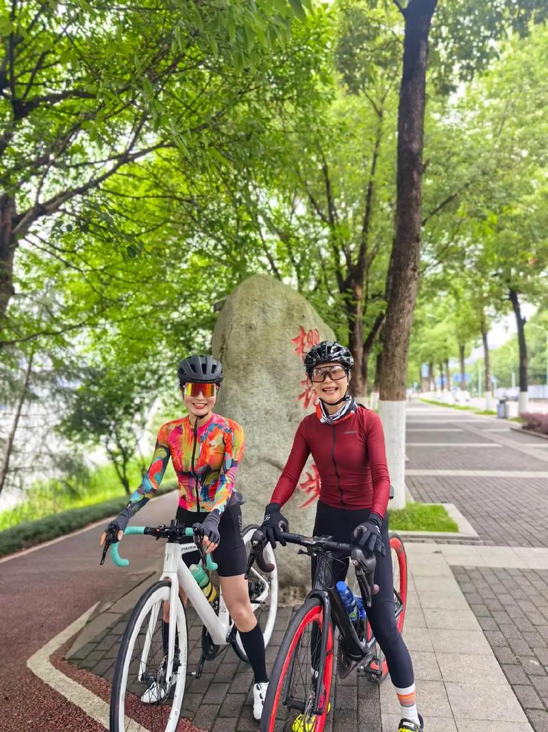 关晓彤发文刚回来就互相猜忌 关晓彤发文刚回来就互相猜忌